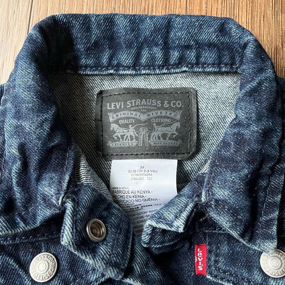 NWT Levi's Toddler Boys Girls Blue Denim Jacket 3T Classic Black Leather Label - Picture 4 of 6